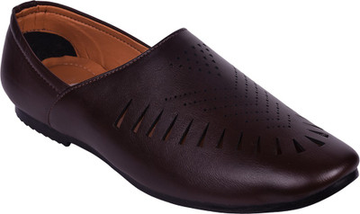 

AVEERO Casuals For Men(Brown