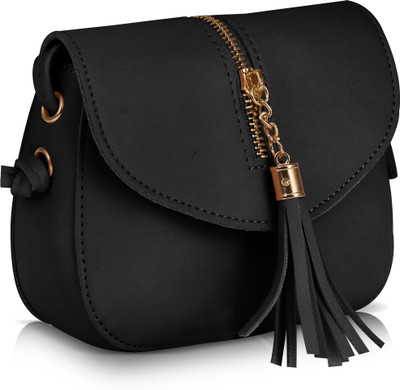 

Bonito Girls Casual Black Rexine Sling Bag