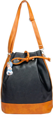 

JG Shoppe Shoulder Bag(Black)