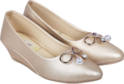 

LNG Lifestyle Girls Slip on Ballerinas(Gold, Golden