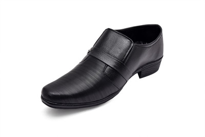 

WALK STREET Boys Slip on Sneakers(Black