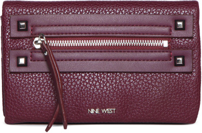 

Nine West Casual Purple Clutch