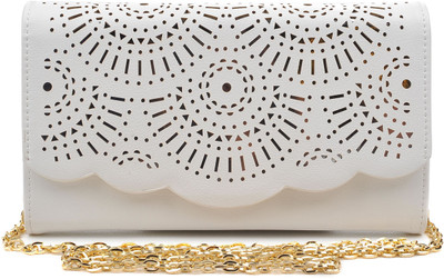 

Urban Expressions Casual White Clutch
