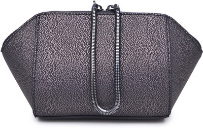 

Urban Expressions Casual Silver Clutch