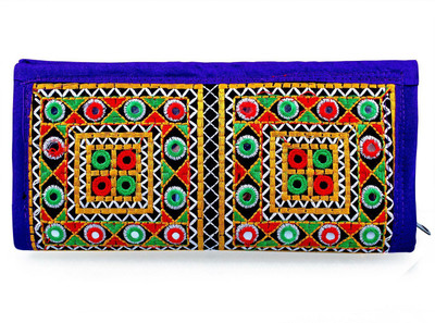 

Super Casual Multicolor Clutch