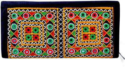 

Super Casual Multicolor Clutch