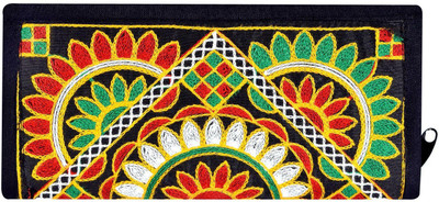 

Super Casual Multicolor Clutch