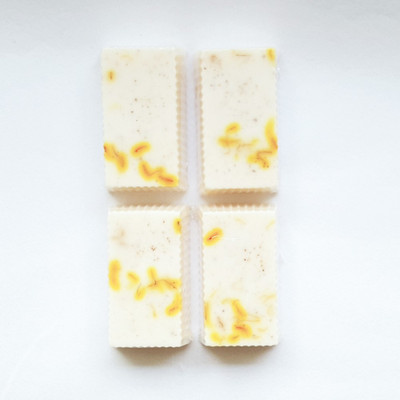 

Pics And You Almond Saffron Handmade Soap Pack 4 (2 Soaps, 3 x 1.5 x 1 inch, 100 gram)(10 g, Pack of 4)