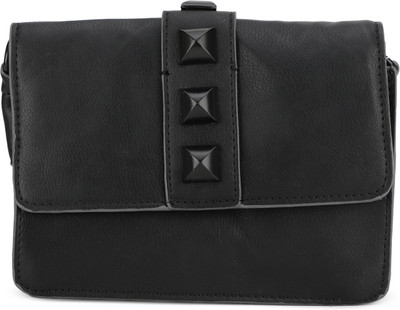

Steve Madden Women Casual Black PU Sling Bag