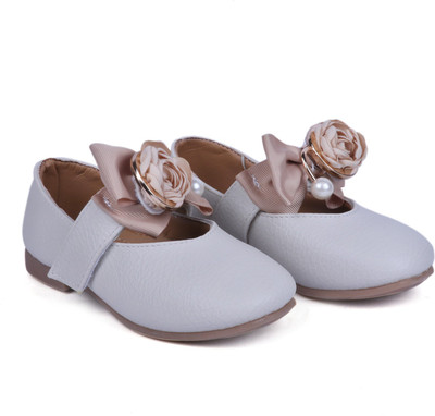 

FEETWELL Girls Velcro Moccasins(Beige
