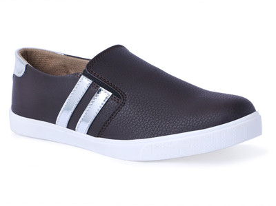 

CLOSHO Brown Shoes Slip On Sneakers For Men(Brown