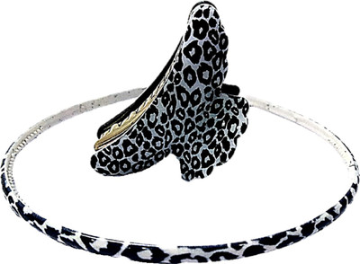

Proplady Formal Black Collection Hair Clip & Hairband Combo (2 Piece Set, L-Size) for Girls & Women| Hair Accessories|Designer Hair Clip, Hair Claw, Bun Clip, Banana Clip, Back Pin, Hair Accessory Set(Black, White)