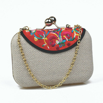 

LACIRA Party Red Clutch