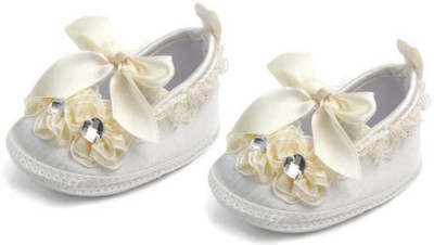 

Kitty Girls Slip on Ballerinas(White
