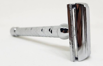 

Bueno Long Handle Heavyweight Butterfly Open Double Edge Safety Razor For Men And Boys, Shaving Razor For Salon, Easy To Handle, Pack Of 1