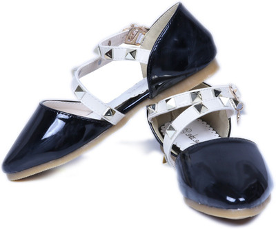 

SHOE SWAGGER Girls Velcro Flats(Black