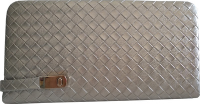 

Fashion Avenue Party, Casual Silver Clutch