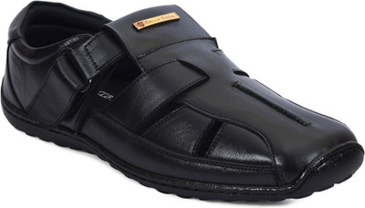 

Bacca Bucci Men Black Casual