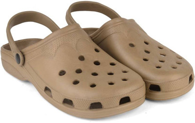 

Crown Sapphire Men Beige Clogs