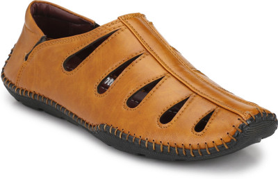 

Fentacia Men Beige Casual