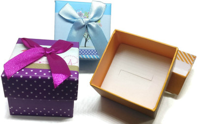 

Aumni Crafts Cardboard Ring Coin Box 5x5x4cm Square Random Colors (Pack of 4 pieces) Cardboard Ring Coin Box Vanity Box(Random Colors)