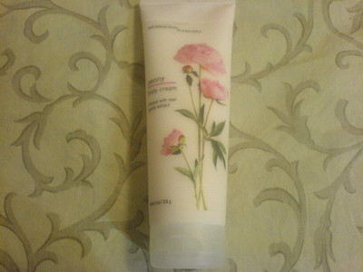 

Bath & Body Works Pleasures Collection Peony Body Cream 8 fl oz (226 g)(226 g)