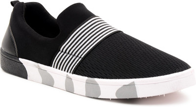 

LETS RUN TS-25 Slip On Sneakers For Men(Black, White