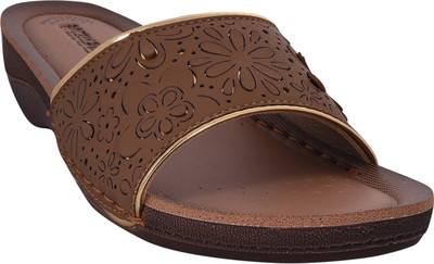 

Aerowalk Women Tan Casual