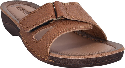 

Aerowalk Women Tan Casual