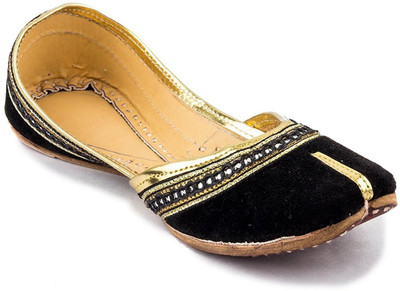 

Tashi Velvet Ethnic Black Jutis For Women(Black