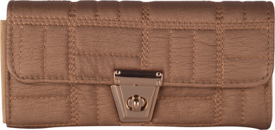 

Capreo Casual Tan Clutch