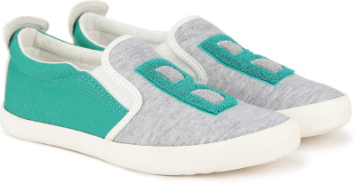 

United Colors of Benetton Boys & Girls Slip on Sneakers(Grey, 901