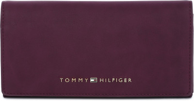 

Tommy Hilfiger Casual Maroon Clutch