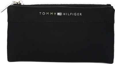 

Tommy Hilfiger Casual Black Clutch