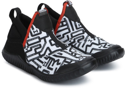 

ADIDAS Boys Slip on Walking Shoes(Black, Grefiv/ftwwht/hirere