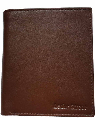 

Leder Street Men Brown Genuine Leather Wallet(8 Card Slots)