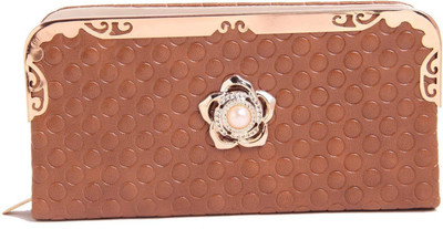 

Auriel Casual Tan Clutch