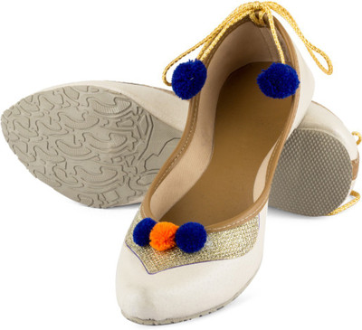 

Tashi Punjabi Jutis For Women(Multicolor, White