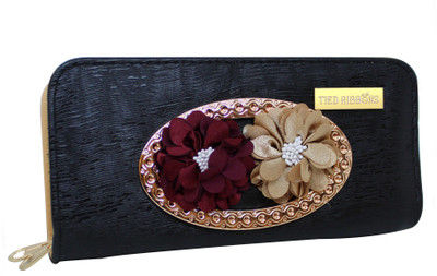 

Tied Ribbons Casual, Party Black Clutch