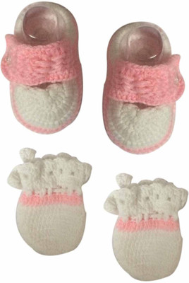 

cute collection Cute Collection- Hand made woolen Booties with Mitten Set for new born baby (soft, 0-3 months) Booties(Toe to Heel Length - 5 cm Pink)