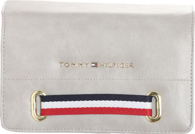 

Tommy Hilfiger Casual Grey Clutch