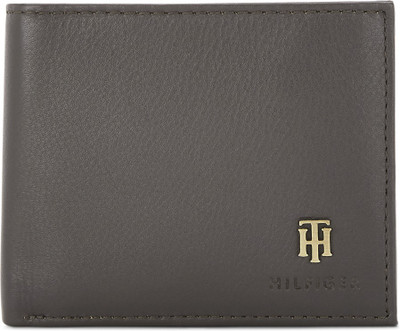 

Tommy Hilfiger Men Brown Genuine Leather Wallet(7 Card Slots)