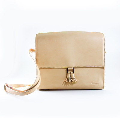 

showboat Earl Waterproof Shoulder Bag(Beige, 6 L)
