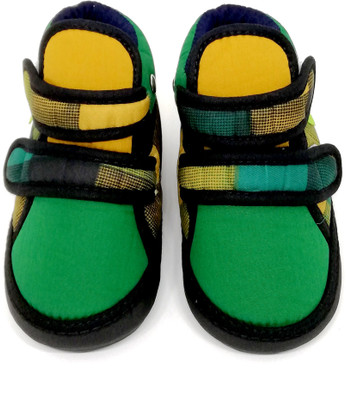 

Surprise Inside Babies Double Strap Velcro Green & Black Soft Cotton Base Booties 6 - 9 Month (CK-402) Booties(Toe to Heel Length - 13 cm Green)