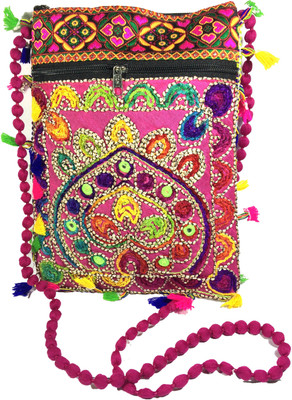 

VeePlay Women Casual Pink, Multicolor Brocade Sling Bag, Multicolor;pink