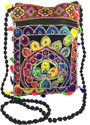 

VeePlay Women Casual Black, Multicolor Brocade Sling Bag