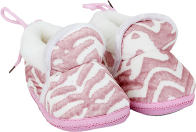 

Neska Moda 0 To 12 Month Baby Booties(Toe to Heel Length - 12 cm Pink, White)