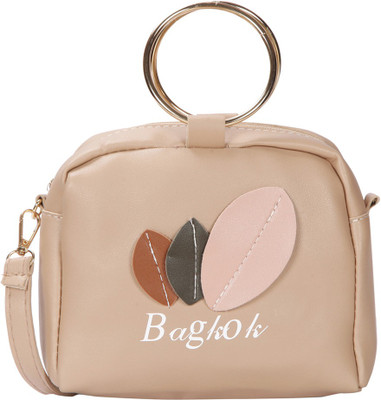 

Bagkok Sling Bag(Beige)
