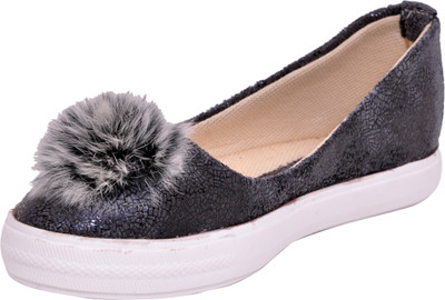 

REALFOOTWEAR Girls Slip on Jutis(Black