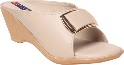 

MSC Women Camel Wedges